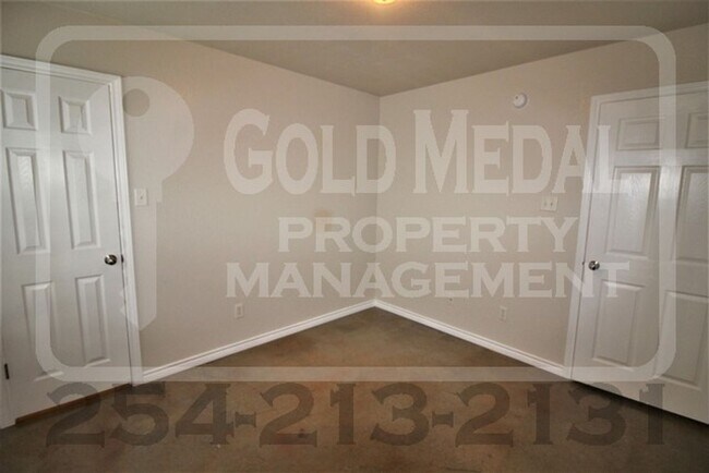 Building Photo - 4003 Cambridge Dr