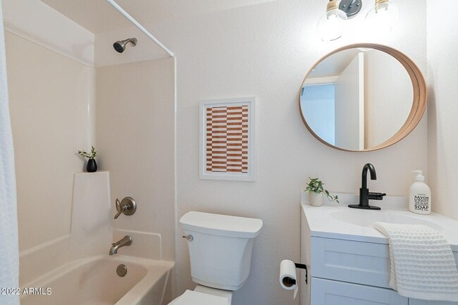 Building Photo - TOTAL REMODELED CONDO IN PHOENIX!