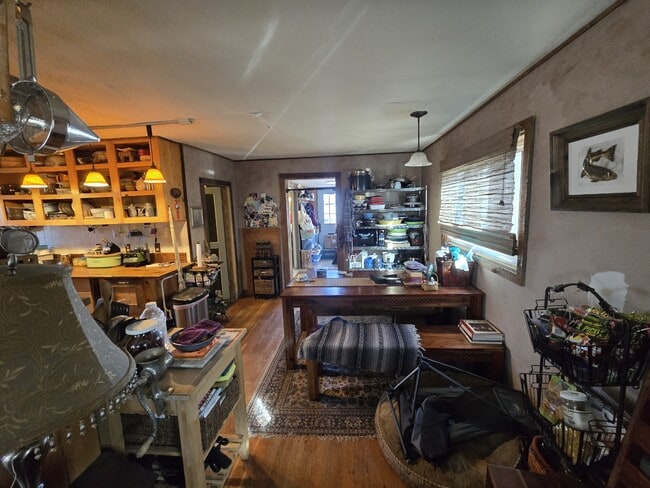 Building Photo - 417 E Tamarack St