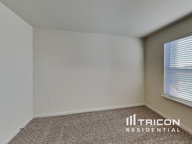 Building Photo - 837 Mallorie Ln