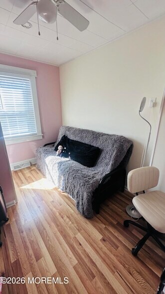 Building Photo - 402 Maple Dr