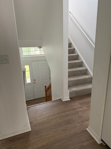 Stairs - 1817 Concord Dr