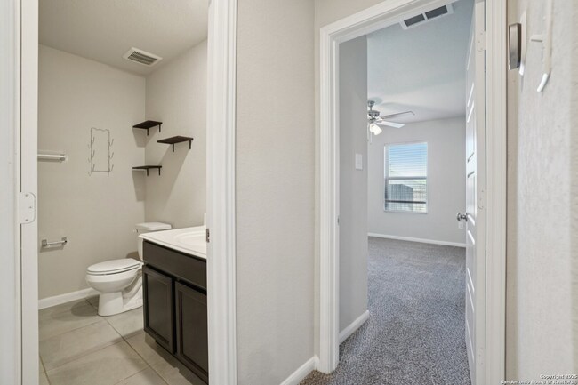 Building Photo - 7019 Vista Lp