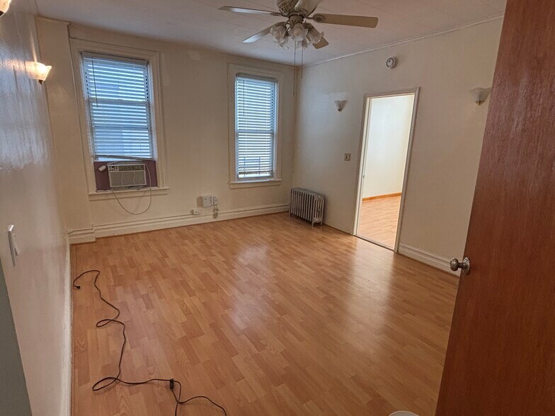 Living - 2333 E 24th St