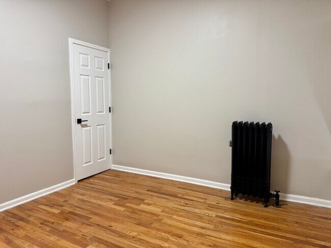 Building Photo - Bright & Spacious Logan Square 1 Bed
