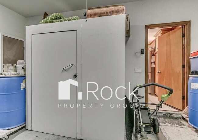 Building Photo - Charming 3-Bed 3-Bath Home with Tornado Sh...