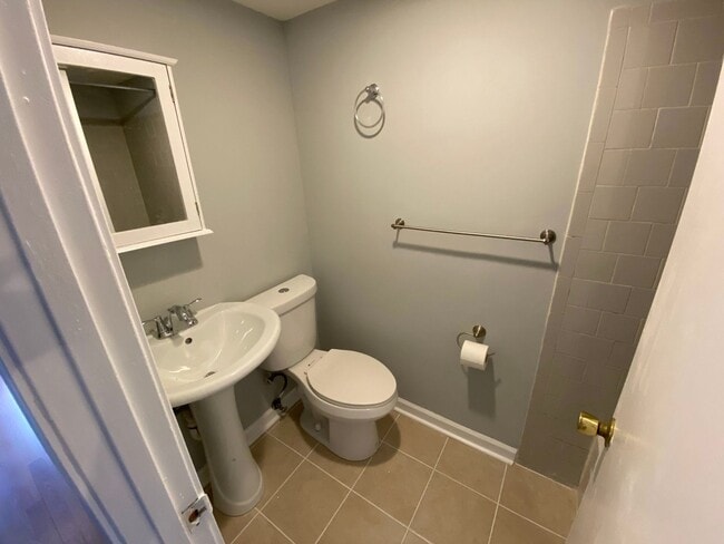 Building Photo - Lovely & Renovated Seton Hill 2bd + den/2b...