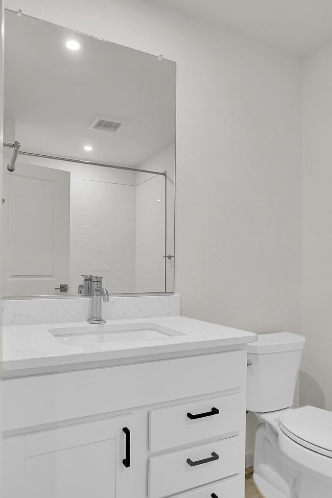 Building Photo - $2,350- 3 Bed 2.5 Bath Townhome in CO Spri...