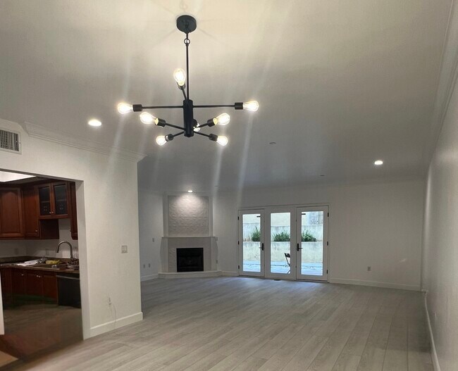 Building Photo - 11863 Darlington Ave