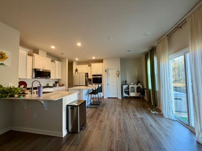 Building Photo - 15107 Nichols Hall Dr