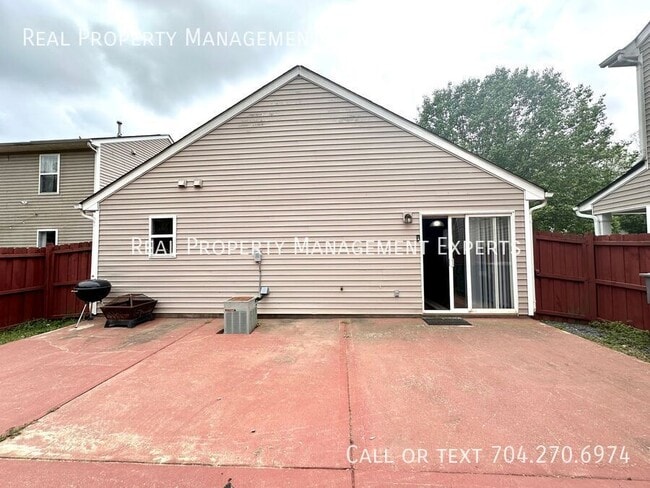 Building Photo - 6229 Green Vista Ct