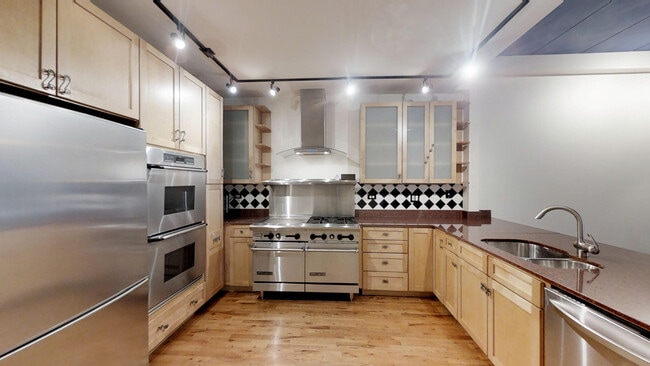 Building Photo - 841 W Monroe St