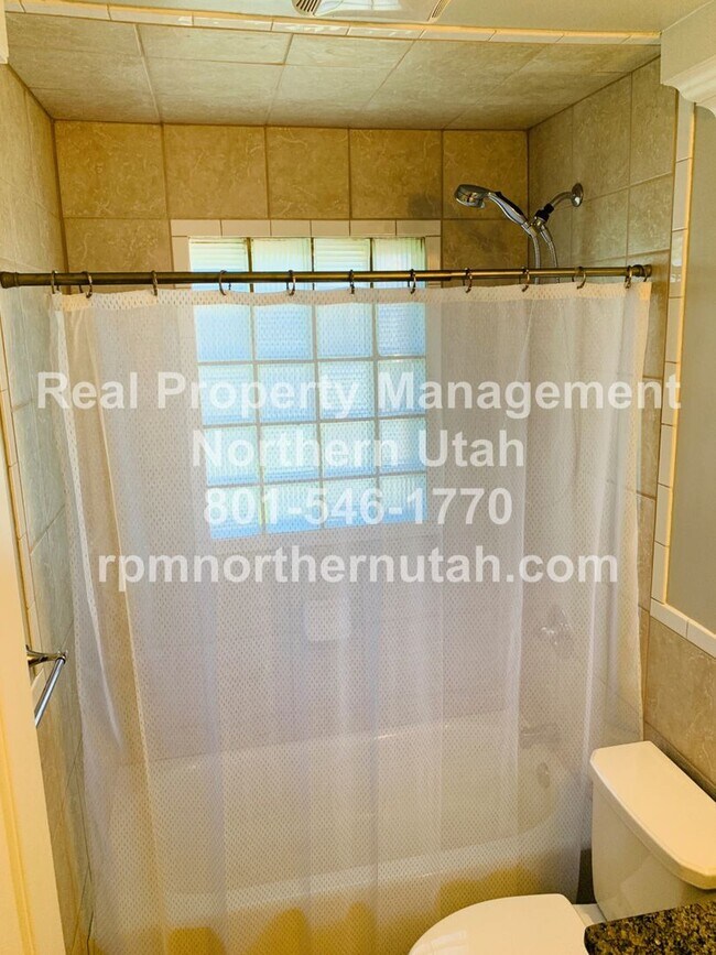 Building Photo - Beautiful 4 Bed 2 Bath Ogden Home Coming S...