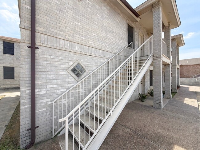 Building Photo - 513 Shiloh Dr