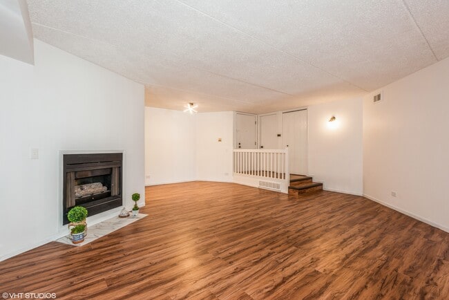 Family room and entrance - 457 Valley Dr