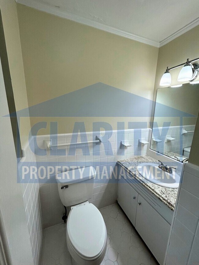 Building Photo - Three bedroom home w/ lots of storage!