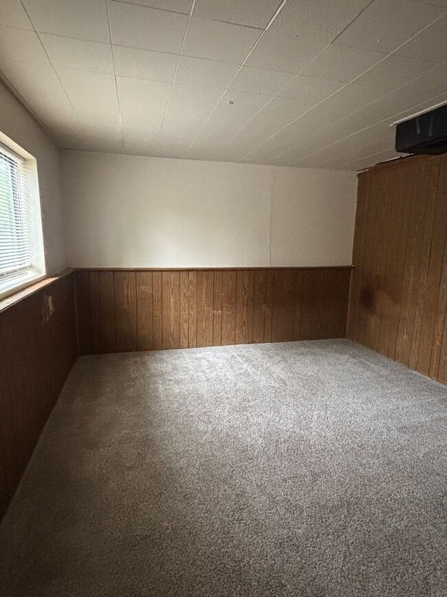 Building Photo - 3 Bed 1 Bath Home near Aeroplaza and Power...