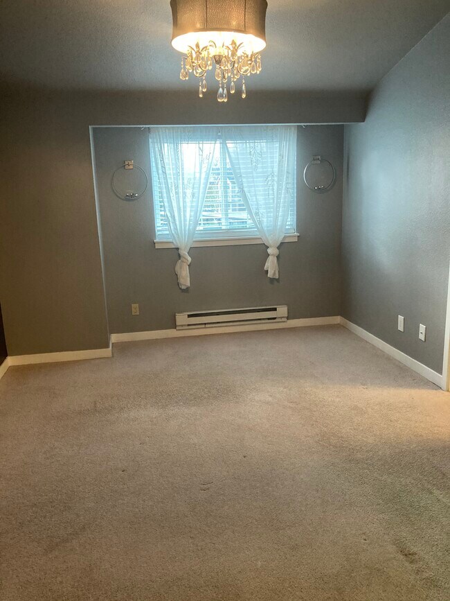 Building Photo - Luxury Condo