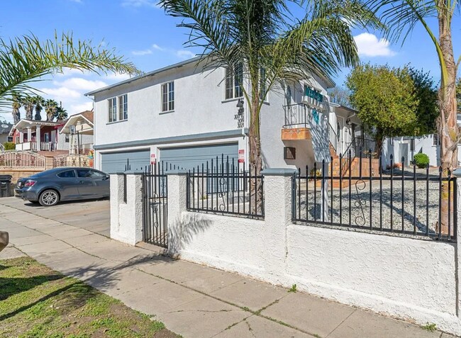 Building Photo - COMING SOON - 1-Bedroom Apartment with In-...
