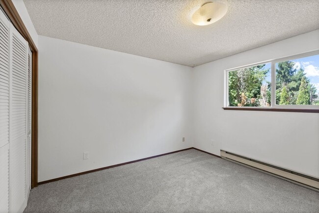 Building Photo - $1,500 - 2 Bed / 1 Bath - Recently Renovated in Private Setting