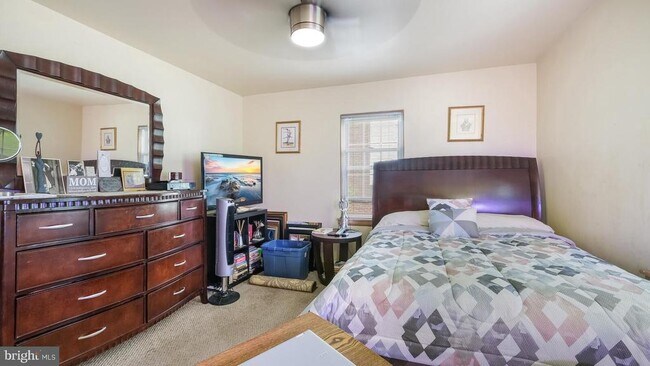 Building Photo - 646 Green Briar Rd