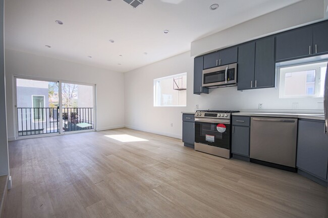 Building Photo - Luxury 2026 Townhomes with Massive Bedrooms + Decks with Views