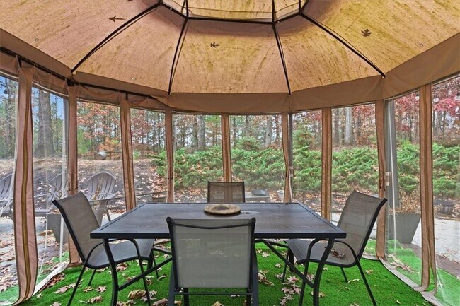 Building Photo - 345 Oxnard Cir SW