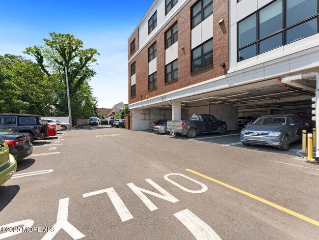 Building Photo - 27 3rd Ave