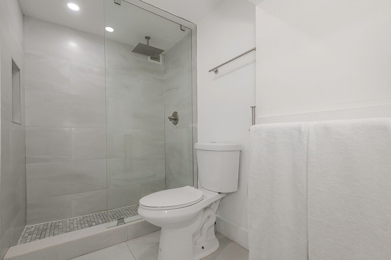 Building Photo - 2301 Collins Ave