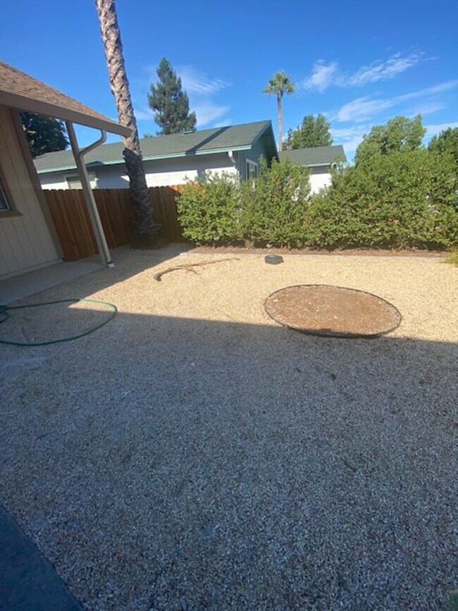 Building Photo - 1118 Woodridge Dr