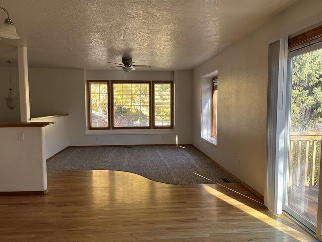 Building Photo - 1241 W Kimra St