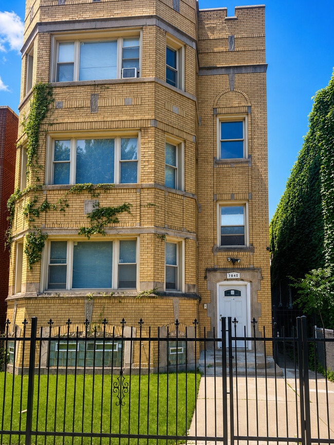Building Photo - 7840 S Constance Ave