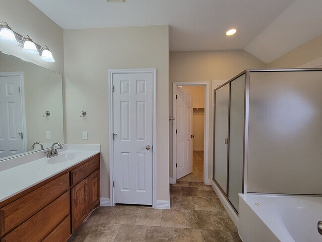 Building Photo - 2501 Leatherwood Dr