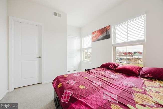 Building Photo - 43831 Stubble Cor Sq