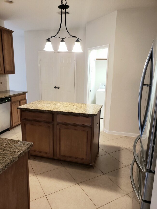 Building Photo - 2302 Cantabria Ln