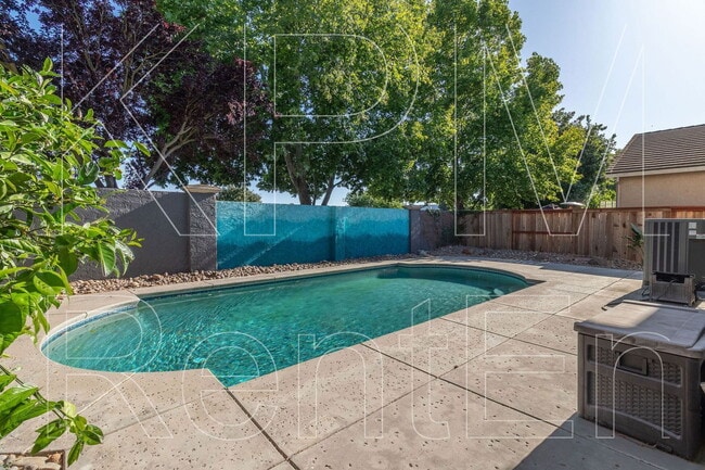Building Photo - 6221 Crestview Cir