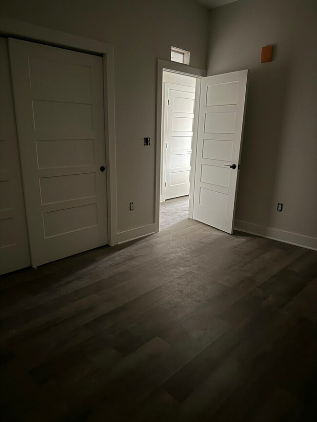 Building Photo - 106 E Erie St