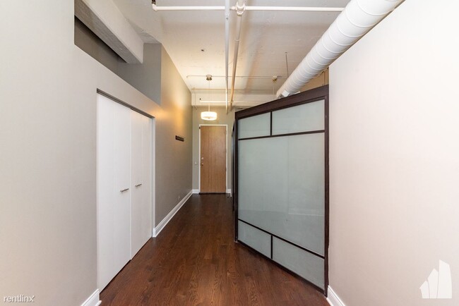 Building Photo - 1 br, 1 bath Condo - 124 W Polk St