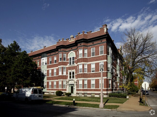 Primary Photo - Sherwood Court Apartments