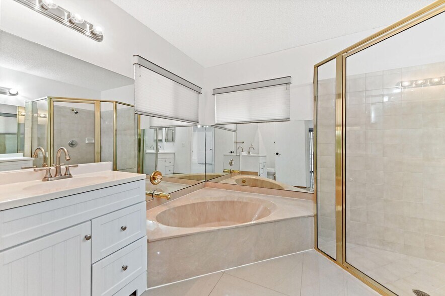 Building Photo - 5421 Helene Cir