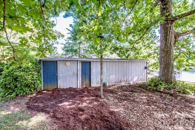 Building Photo - 447 Kemp Rd