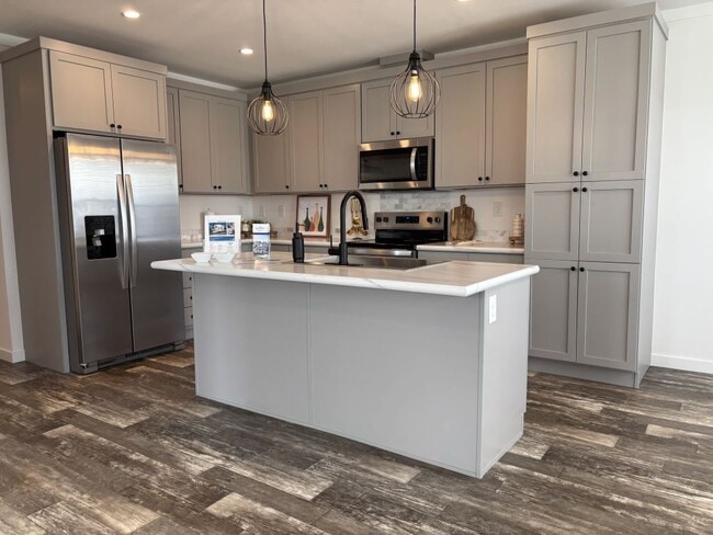 Building Photo - 5647 Blue Harbor Dr