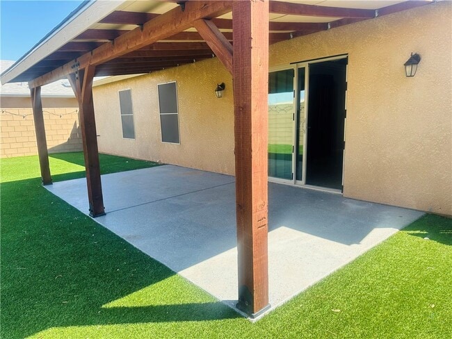 Building Photo - 9927 S Phoenix Dr