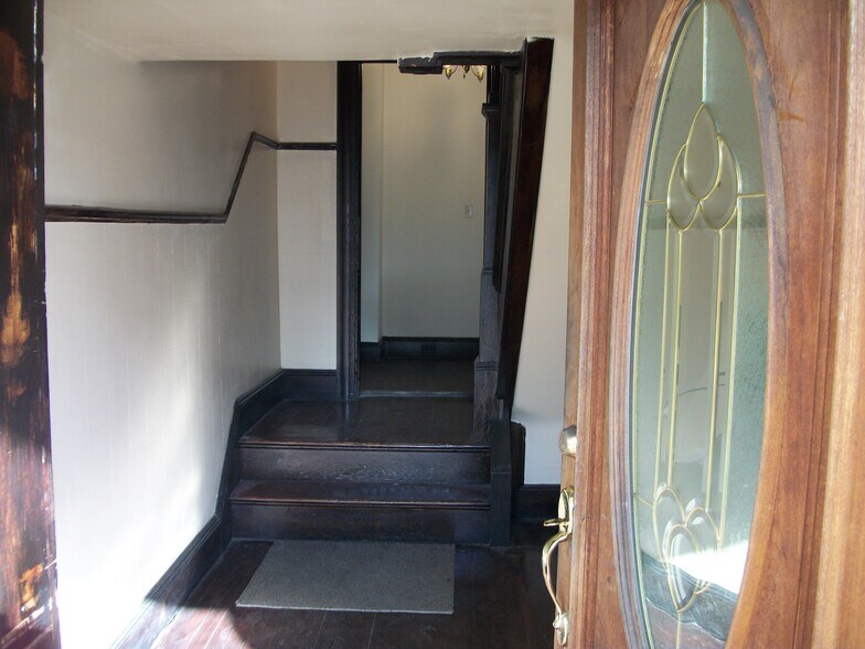 Building Photo - 306 Madison Ave