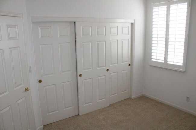 Building Photo - 524 Rosewood Ln