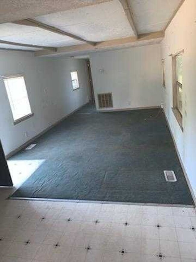 Building Photo - Rent this affordable 1 bedroom in Beech Is...