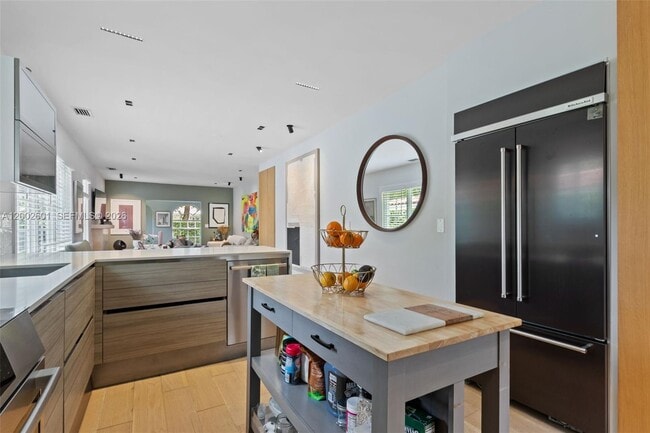 Building Photo - 1502 El Rado St