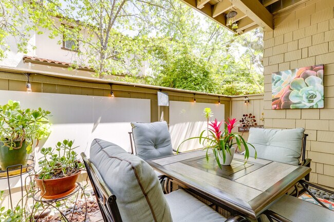 Building Photo - 440 Bernice Ln