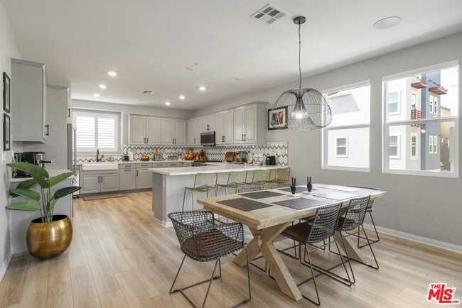 Building Photo - 756 Daniel Freeman Cir