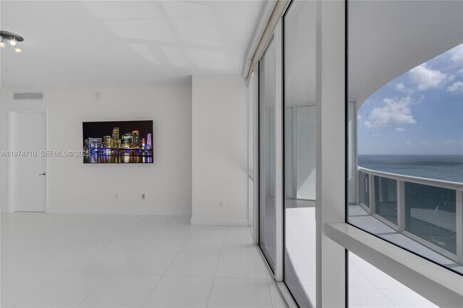 Building Photo - 15811 Collins Ave